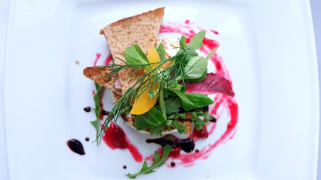 Danie z restauracji hotelowej PUHIT — kuchnia autorska